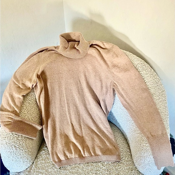 Nice soft sweater!  Worn once! - Picture 2 of 6